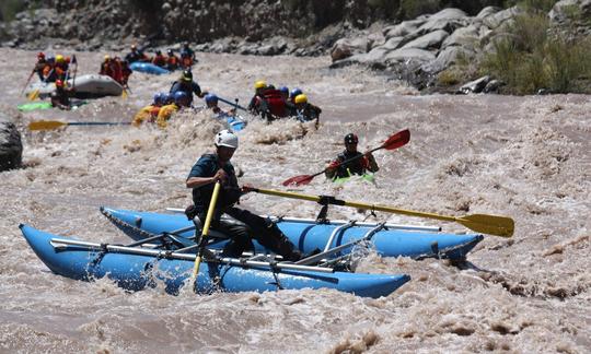 Viajes de rafting en aguas bravas para hasta 8 personas en San José de Maipo, Chile