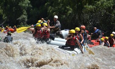 Viajes de rafting en aguas bravas para hasta 8 personas en San José de Maipo, Chile