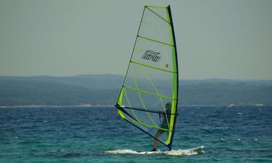 Alquiler y cursos de windsurf en Rovinj