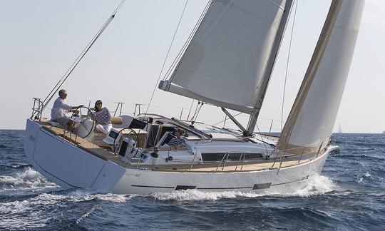 Alquiler de monocasco Dufour 460 Sailing en Portimão