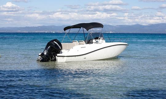 Aluguel aberto do Quicksilver Activ 675 em Trogir