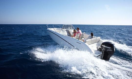 Aluguel aberto do Quicksilver Activ 675 em Trogir