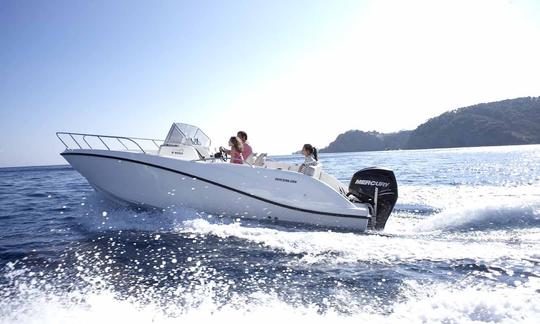 Aluguel aberto do Quicksilver Activ 675 em Trogir