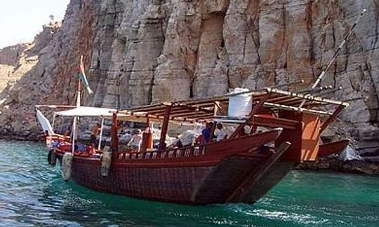 Croisière d'une journée en boutre à Musandam Khasab avec déjeuner et observation des dauphins