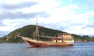 Diving Liveaboard in Komodo