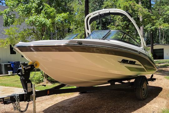 Yamaha Jet Boat for Lakes Conroe, Livingston, and Houston