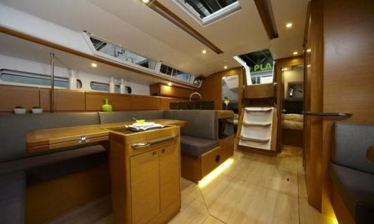 Charter Jeanneau 44 Cruising Monocasco em Paraty