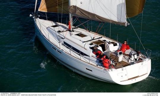 Charter Jeanneau 44 Cruising Monocasco em Paraty