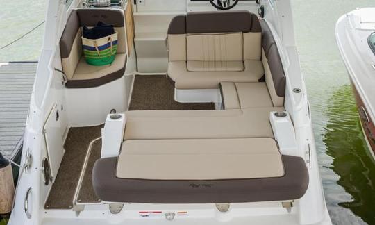 Sea Ray Sundancer de 27 pieds, capitaine et carburant inclus