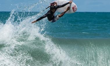 Clases de surf en la playa de Pipa, Rio Grande do Norte