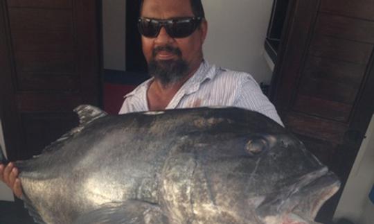 Passeios de pesca em barco de 28 pés na Ilha Denarau, Fiji