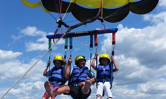 Parachute ascensionnel à Paihia, Nouvelle-Zélande