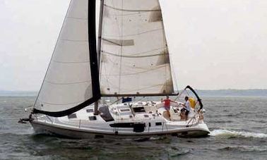 38-ft Hunter 376 Sailing Adventure in Annapolis