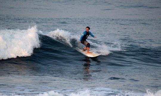 Aulas de surf para iniciantes e avançados em Kuta