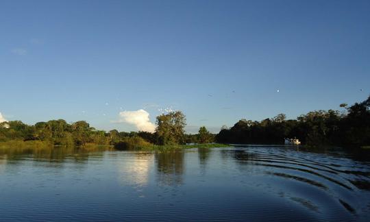 Bowrider fishing charter in Manaus