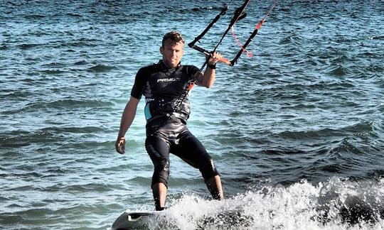 Apprenez le kitesurf avec un instructeur professionnel à Tarifa, en Espagne