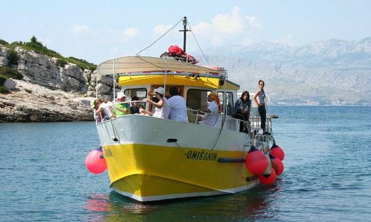 Passeios de pesca de barco 'Omisanin' em Omiš, Croácia