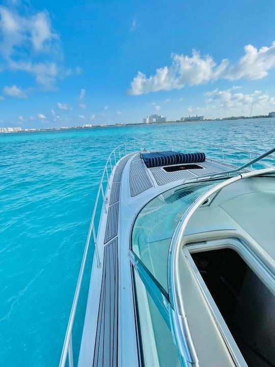 Iate Sea Ray de 55 pés, seu passeio perfeito em Cancún.