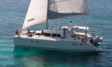 Alquiler de catamarán de crucero Lagoon 440 en Eivissa, Illes Balears