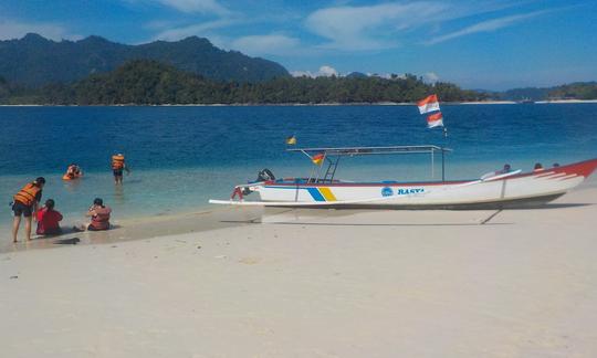 Paseos en barco de pasajeros (30 personas) en Indonesia