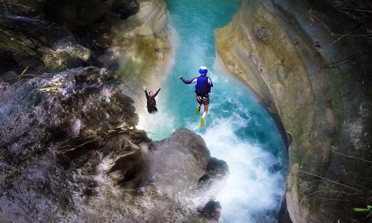 Aventura de barranquismo y cataratas de Kawasan en Badian, Cebú