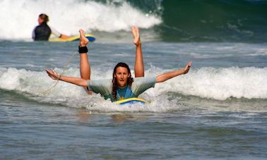 Clases de surf de medio día para todas las edades y habilidades en Newquay, Reino Unido