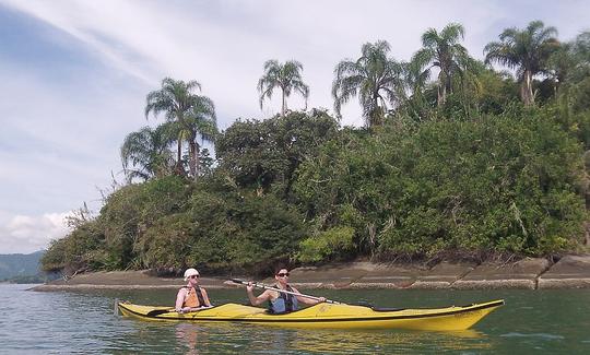 Passeio de caiaque em Paraty