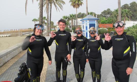 Family diving in San Pedro de Alcantara