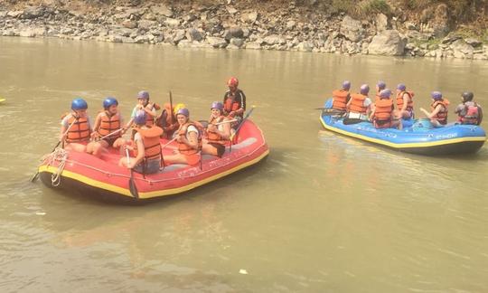 Experimente o rafting em Katmandu, Nepal por apenas $40 USD por pessoa por dia