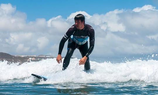 Apprenez à surfer avec les meilleurs surfeurs de Las Palmas de Gran Canaria, en Espagne