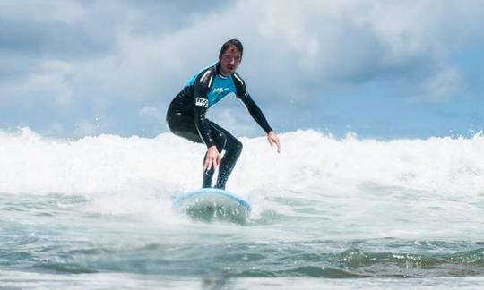 Apprenez à surfer avec les meilleurs surfeurs de Las Palmas de Gran Canaria, en Espagne