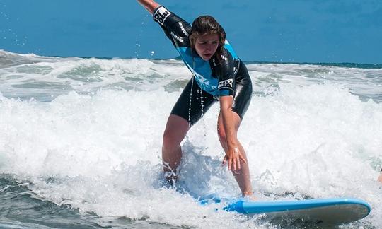 Apprenez à surfer avec les meilleurs surfeurs de Las Palmas de Gran Canaria, en Espagne