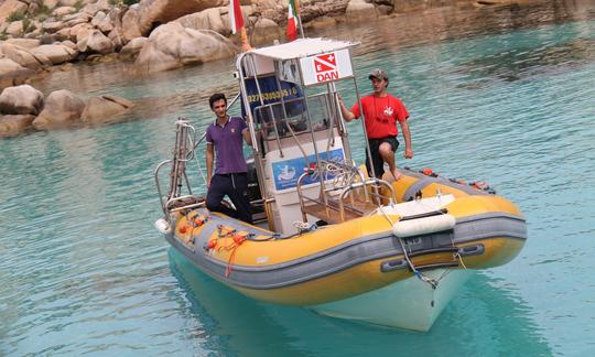 Passeios e cursos de mergulho em barco 'Blues II' em Arzachena