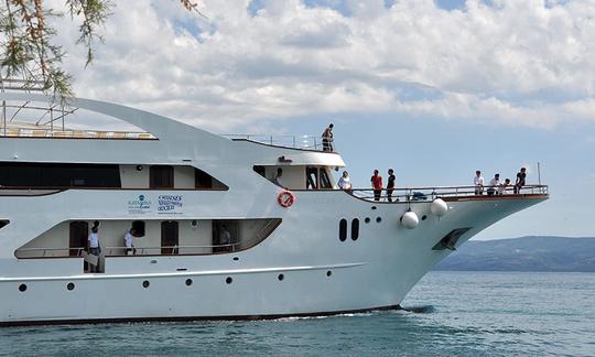 Location de méga-yachts à moteur « M/Y President » à Jesenice