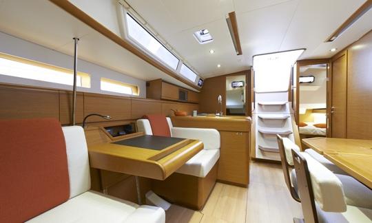 Frete de monocasco de cruzeiro “Mateo” Sun Odyssey 469 em Bibinje