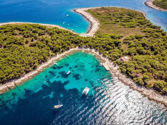 Îles Pakleni Hvar — excursion privée en voilier 