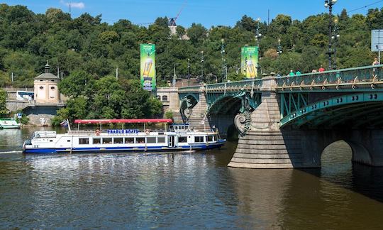 Passeio de cruzeiro pelo rio Porto em Praga