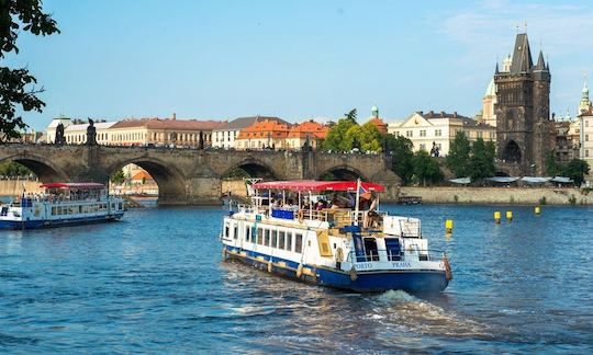 Passeio de cruzeiro pelo rio Porto em Praga