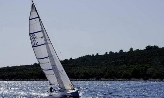 Location d'un monocoque Blue Wave Cruising de 30 minutes à Zadar