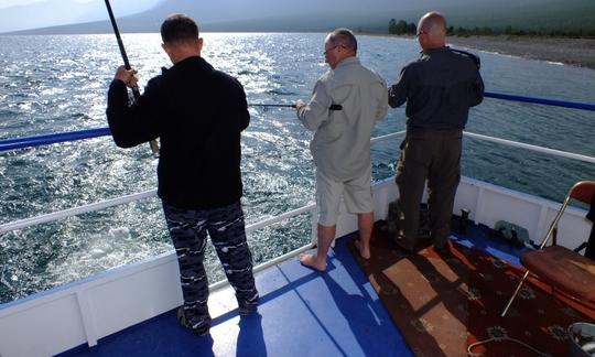 Charters de chalutiers « Grom » de 78 minutes dans le lac Baïkal, en Russie