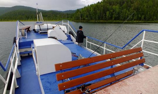 Charters de chalutiers « Grom » de 78 minutes dans le lac Baïkal, en Russie