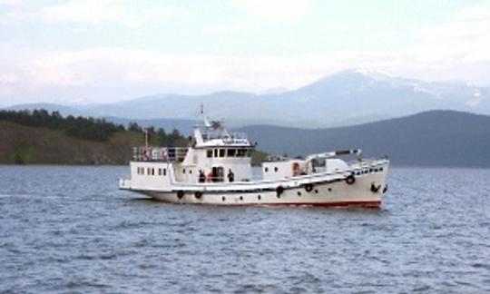 Fretamento de iates de 98 pés no Lago Baikal, Rússia