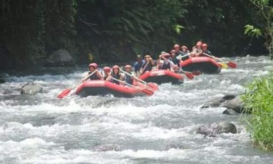 Canotaje en aguas bravas en Bali en el río Telaga Waja