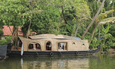 Excursion de 5 heures à Alleppey Backwater à bord d'une péniche de luxe pour 10 personnes