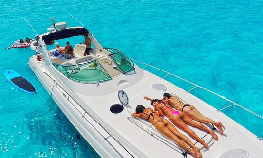 47' Four Winns Luxury Yacht Charter in Cancún, Mexico