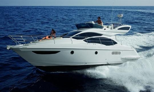 Alquiler de yate a motor de lujo Azimut de 40' en Cabo San Lucas, Baja California Sur