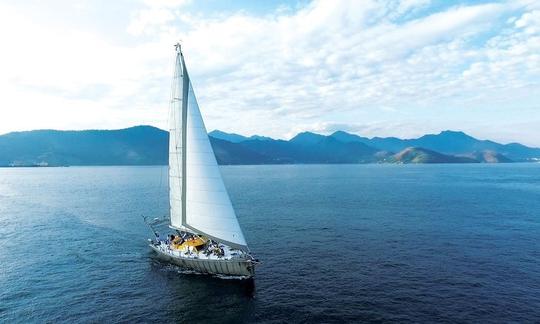 Alquile un viaje de un día o un crucero nocturno en Angra dos Reis, Paraty o Ilhabela