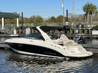 Beautiful Luxury/Sport 28' Chaparral w/Cubby Cabin & Captain Provided