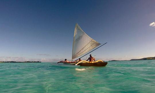 Descubre la laguna de Bora en la canoa tradicional «Lorita»