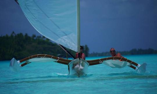 Descubre la laguna de Bora en la canoa tradicional «Lorita»